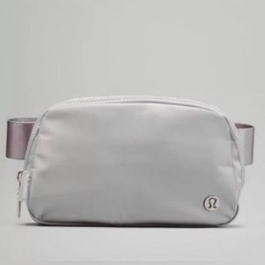 *NWT* Lululemon Everywhere Belt Bag - Silver Drop